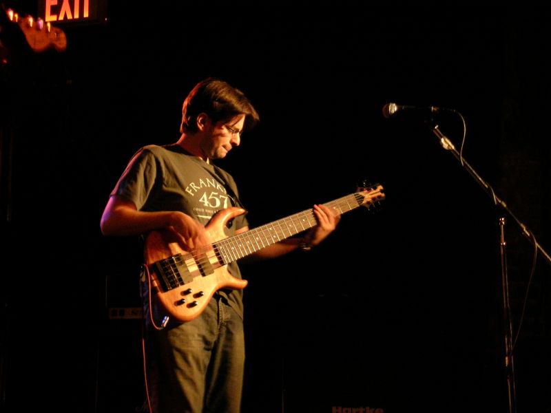 billy plays
